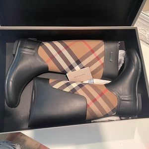 Burberry rain boots size 37